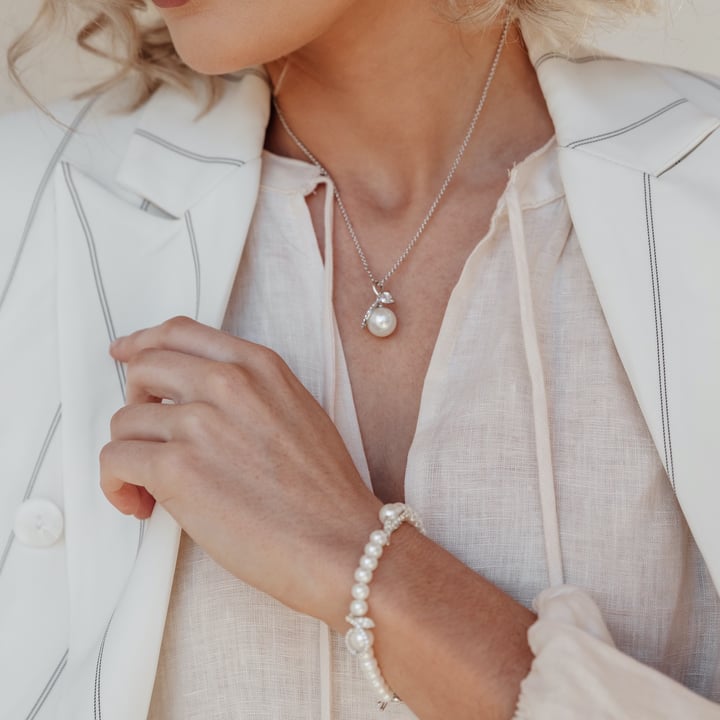 Enfold Pearl Affinity Bracelet with White Swarovski Crystals Rhodium Plated